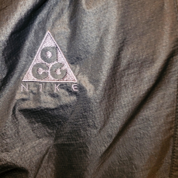 Nike ACG windbreaker hoodie - Picture 2 of 3